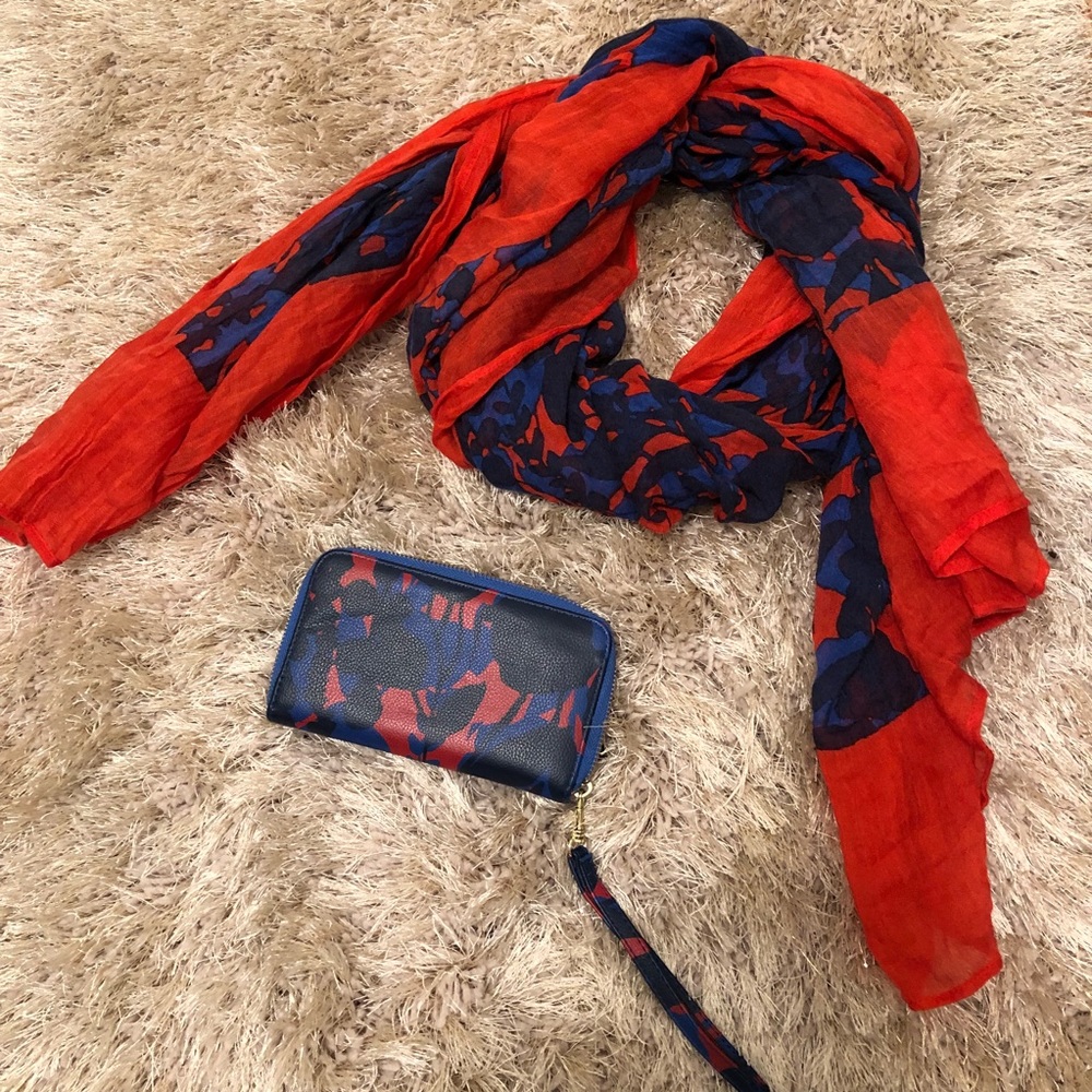 Scarf - Picture 2 of 5